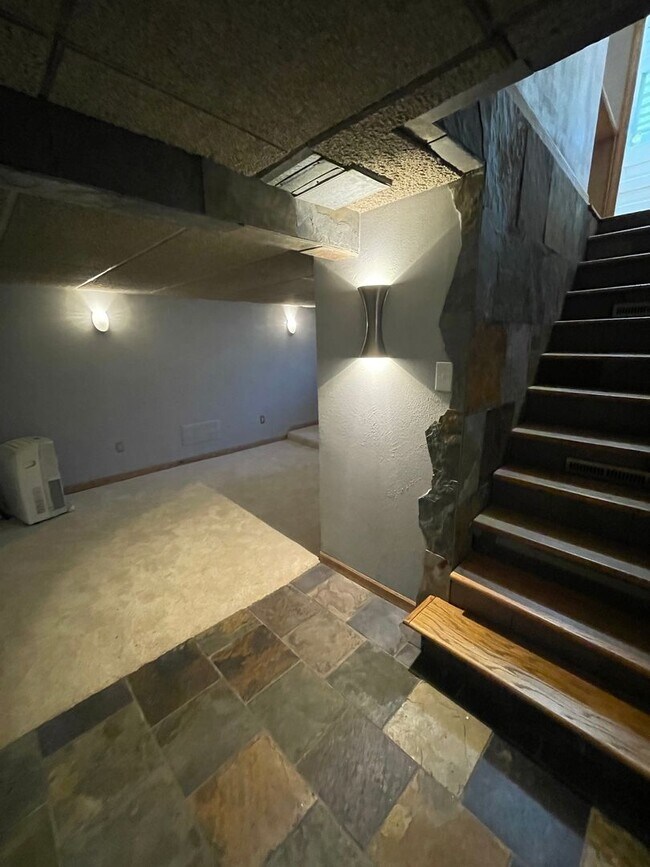 Building Photo - 1404 E Park Pl
