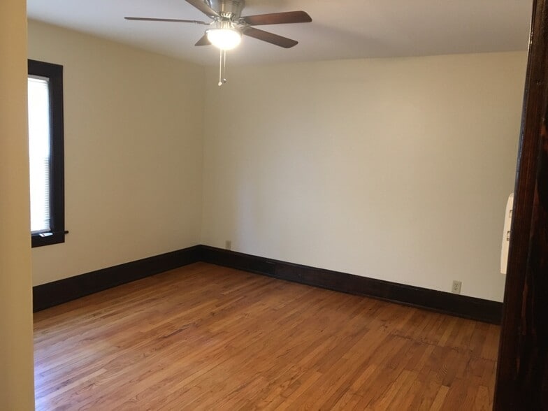 Building Photo - 1745 W 31st Pl
