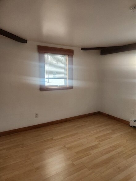 Building Photo - 92 Main St