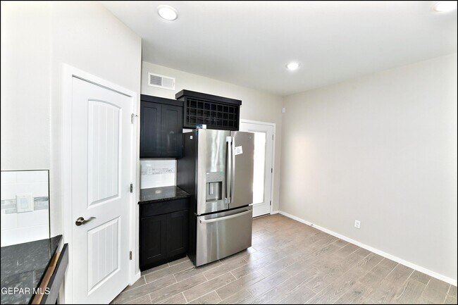 Building Photo - 541 Paseo Modesto Dr