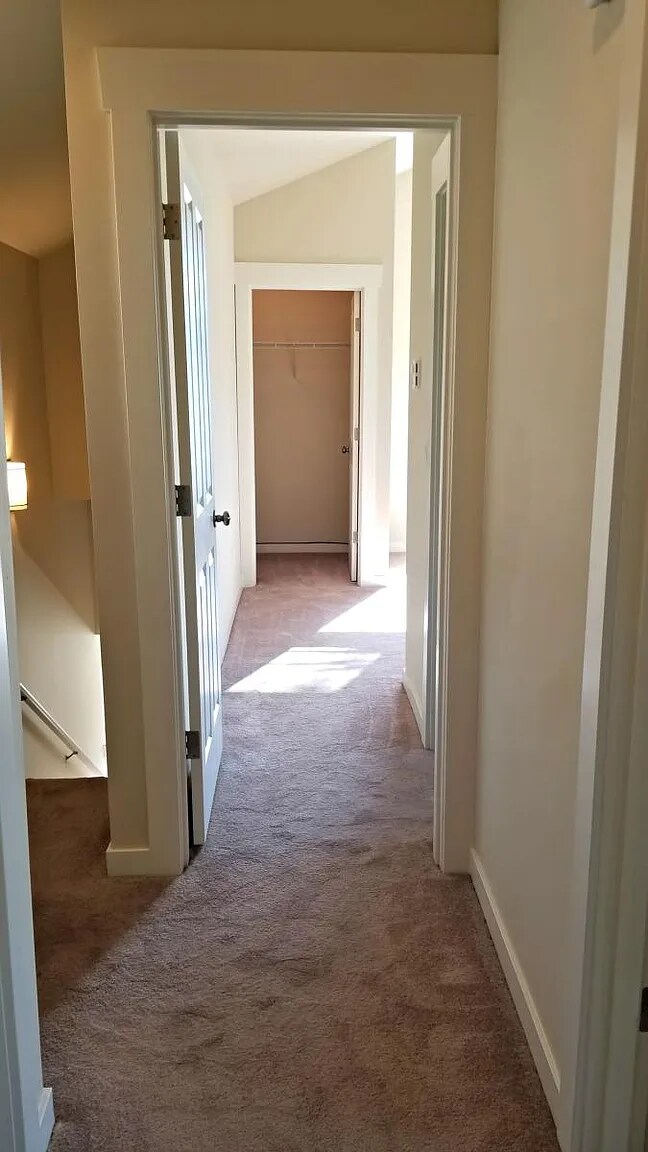 Building Photo - 511 21st Ave