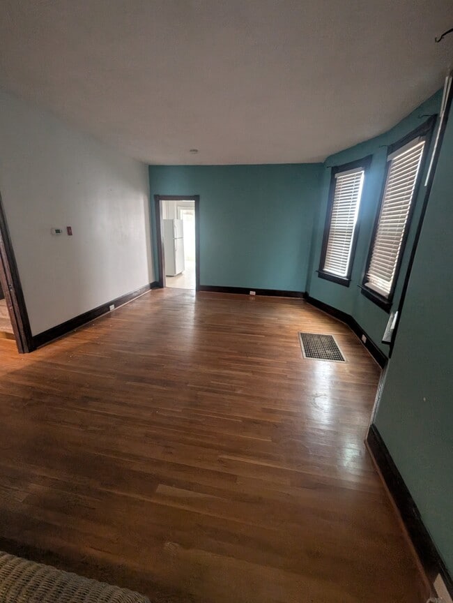 Building Photo - 216 Hager St