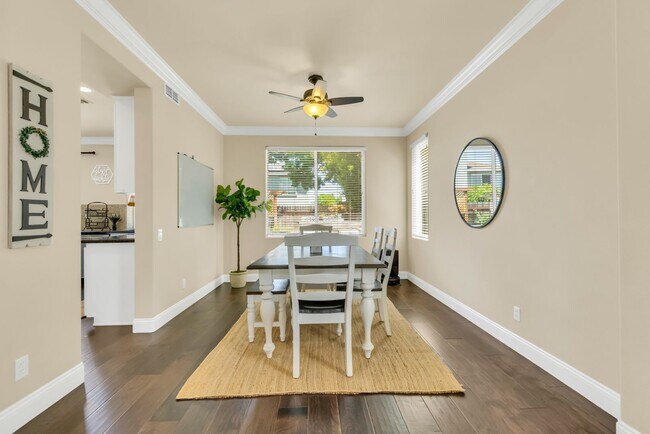 Building Photo - Looks like a model home! 5 Bed 3 Bath Roseville