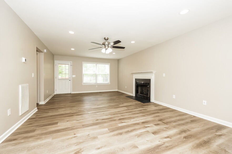 Building Photo - 1327 Cason Ln