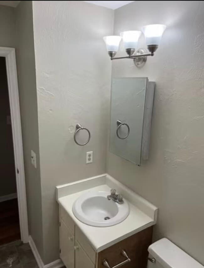 Building Photo - 1571 Live Oak Dr