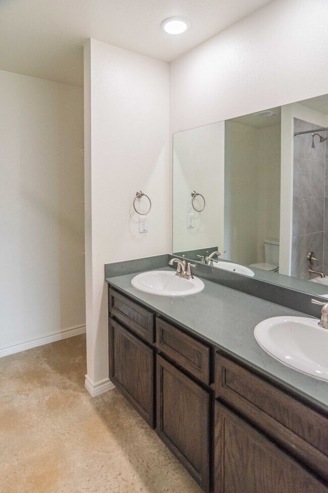 Building Photo - 2306 Duntov Dr
