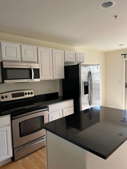 Building Photo - 3218 Camden Dr