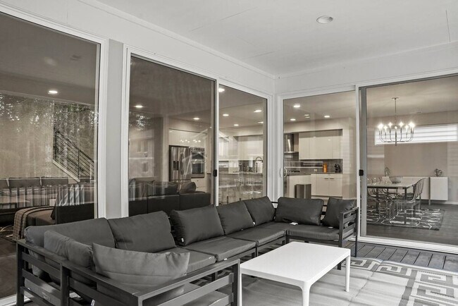 Building Photo - 4927 Amherst Way SW