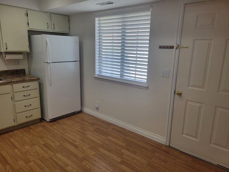Building Photo - 743 Sioux Dr