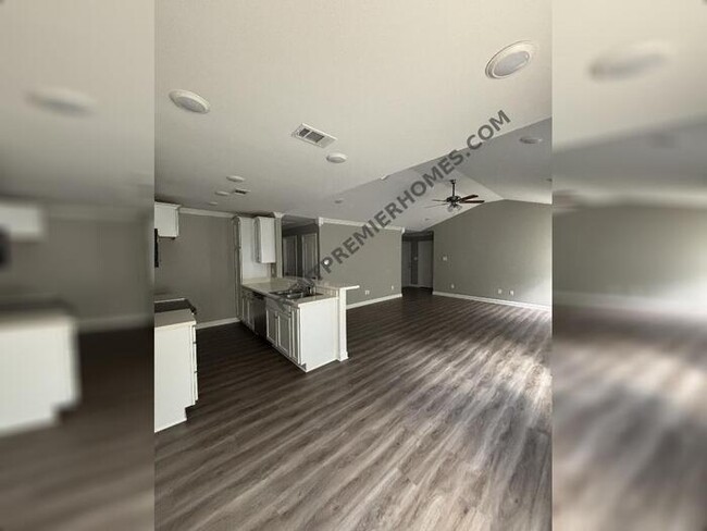 Building Photo - 55 Buena Vis Dr