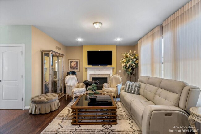 Building Photo - 4290 Hackberry Ct