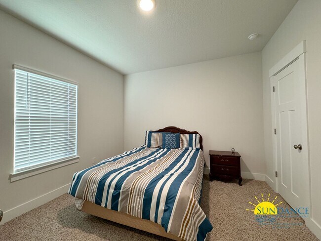 Building Photo - Stunning 4 Bedroom Home in Hillwood Estates, Crestview!