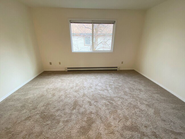 Building Photo - 2 Bed 1.5 Bath Condo! W/S/G/Lawn Care Included!