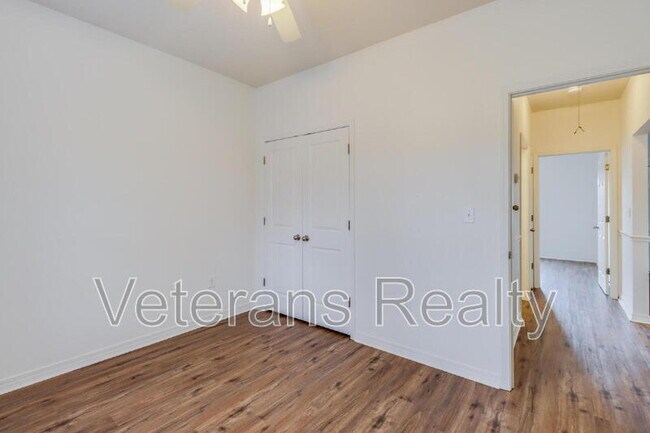 Building Photo - 18496 Devin Ct