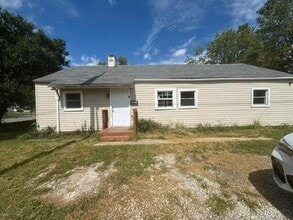 Building Photo - 2978 Pontiac St