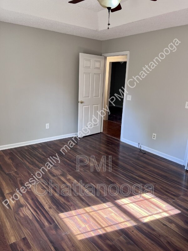 Building Photo - 7664 Walnut Hills Dr