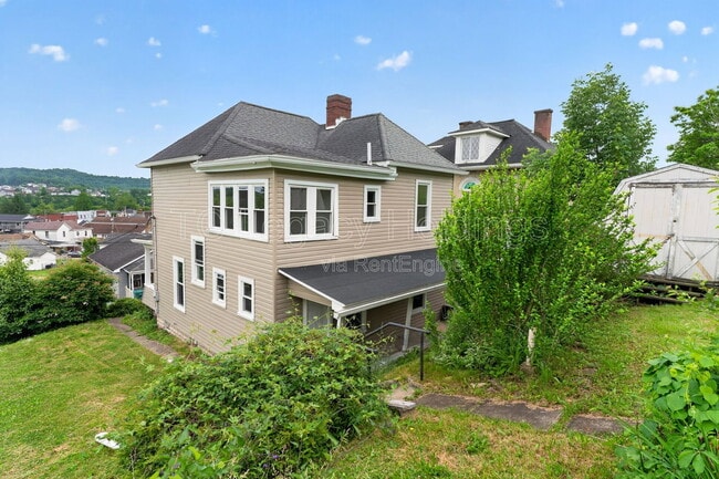 Building Photo - 1527 Farland Ave