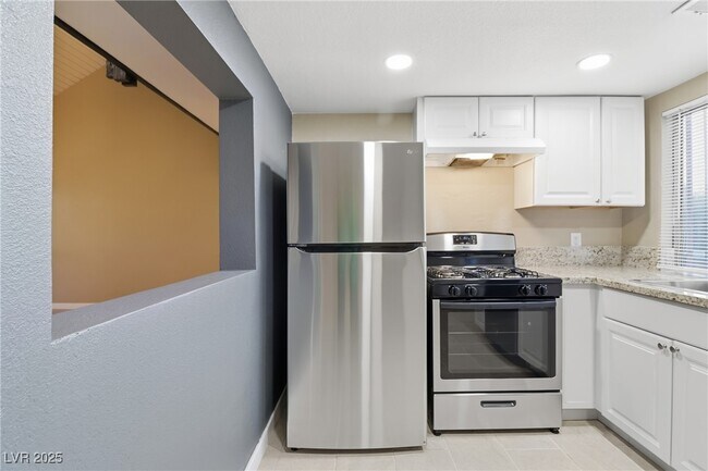 Building Photo - 4039 Village Square