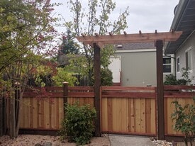 Building Photo - 408 Springvalley Dr