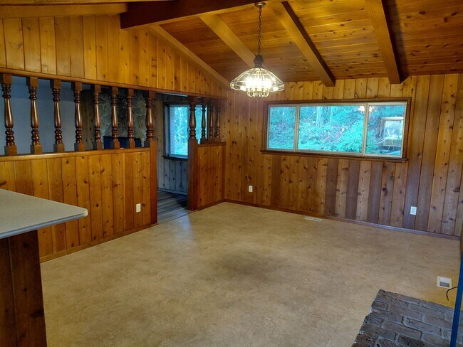 Building Photo - Silverdale Area Home