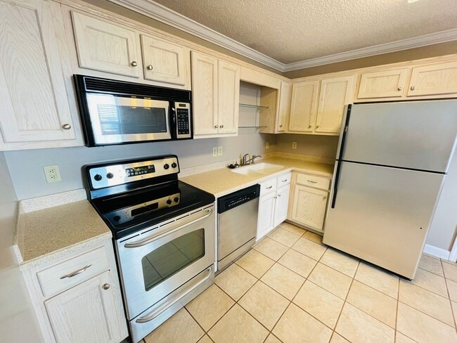 Building Photo - 2BD/2.5BA FOR RENT