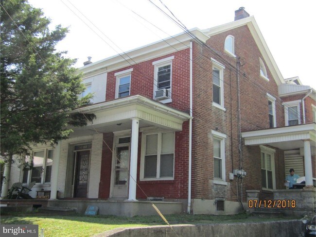 Building Photo - 114 W Main St
