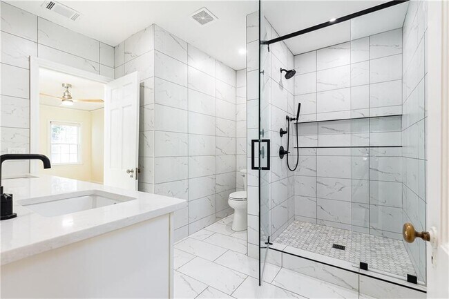 Building Photo - 200 W Paces Ferry Rd NW