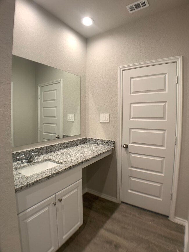 Building Photo - 3/2/2 in House Spring Valley / Luxury Vinyl Plank Through Out (NO Carpet) / Fenced in Yard / CISD...