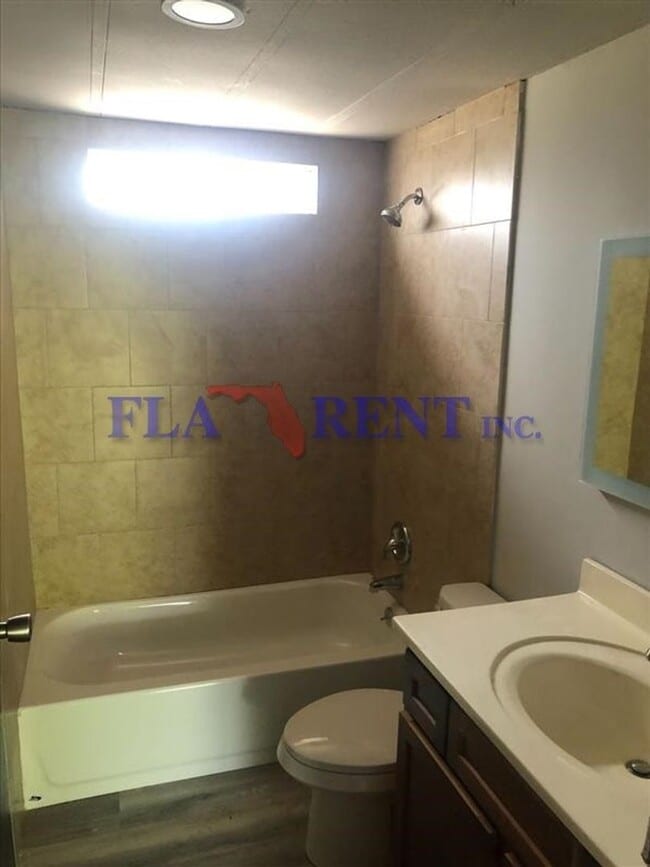 Building Photo - Newly renovated 4/2 Mobile home on large l...