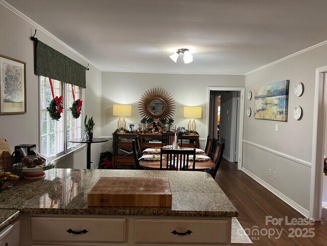 Building Photo - 5531 Farmbrook Dr