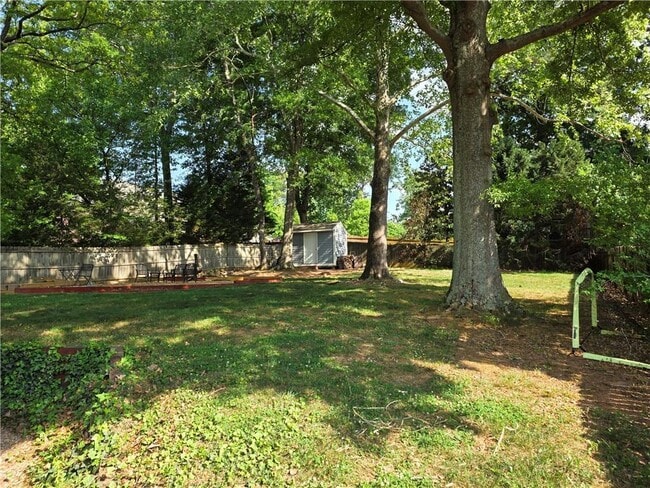 Building Photo - 2076 Anderson Dr SE