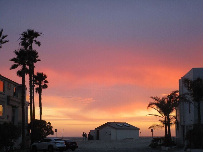 Building Photo - FULLY FURNISHED | Hollywood Beach | Oxnard | 3Bed + 2Bath