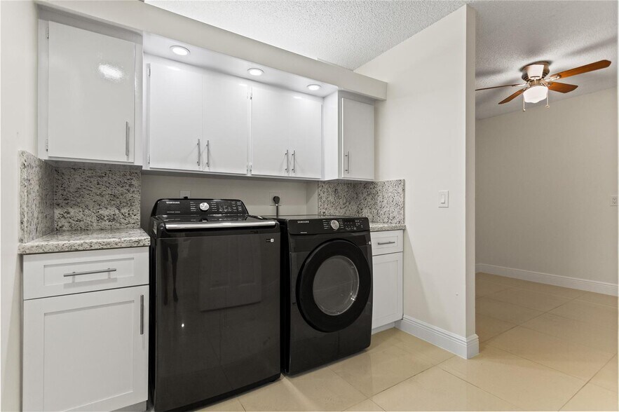 Building Photo - 1719 Whitehall Dr