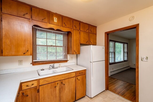 Building Photo - Random Residential Properties LLC-404 E Foster