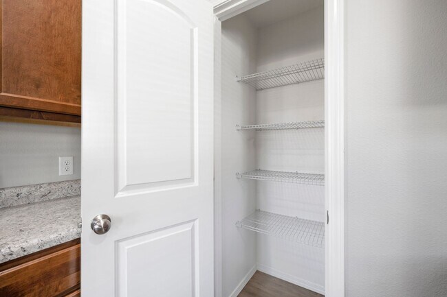 Building Photo - 4 Bedroom Home in Willard School Districts