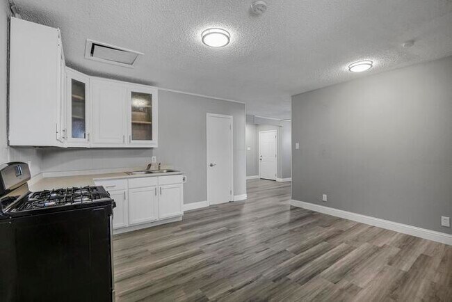 Building Photo - 62 Pershing Dr