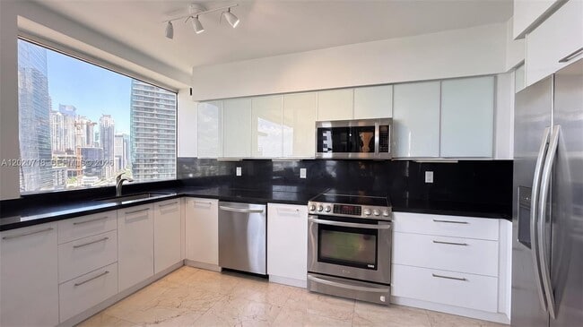 Building Photo - 1541 Brickell Ave