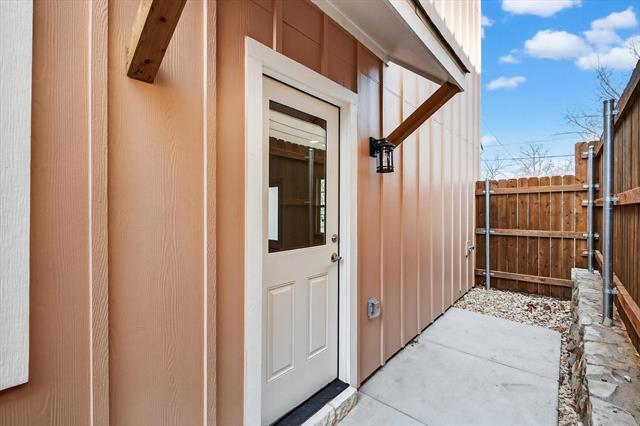 Building Photo - 500 E Kimball St