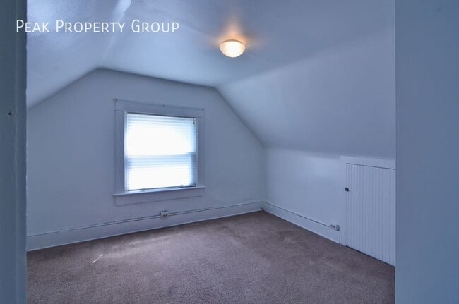 Building Photo - 211 E Northwood Ave