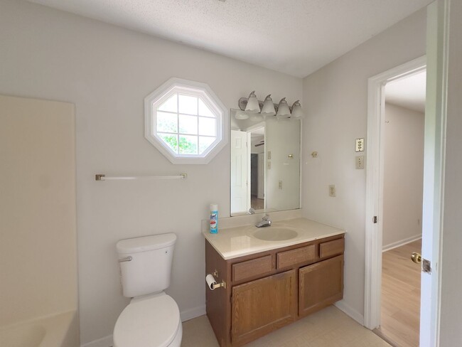 Building Photo - Knoxville 37922 - Beautiful 3 bedroom cond...