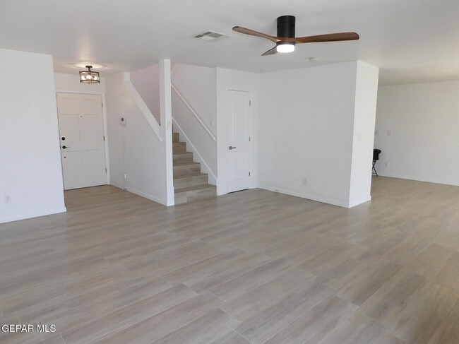 Building Photo - 617 Colchester Dr