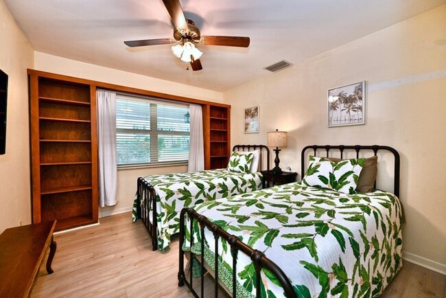 Building Photo - 129 Alhambra Pl