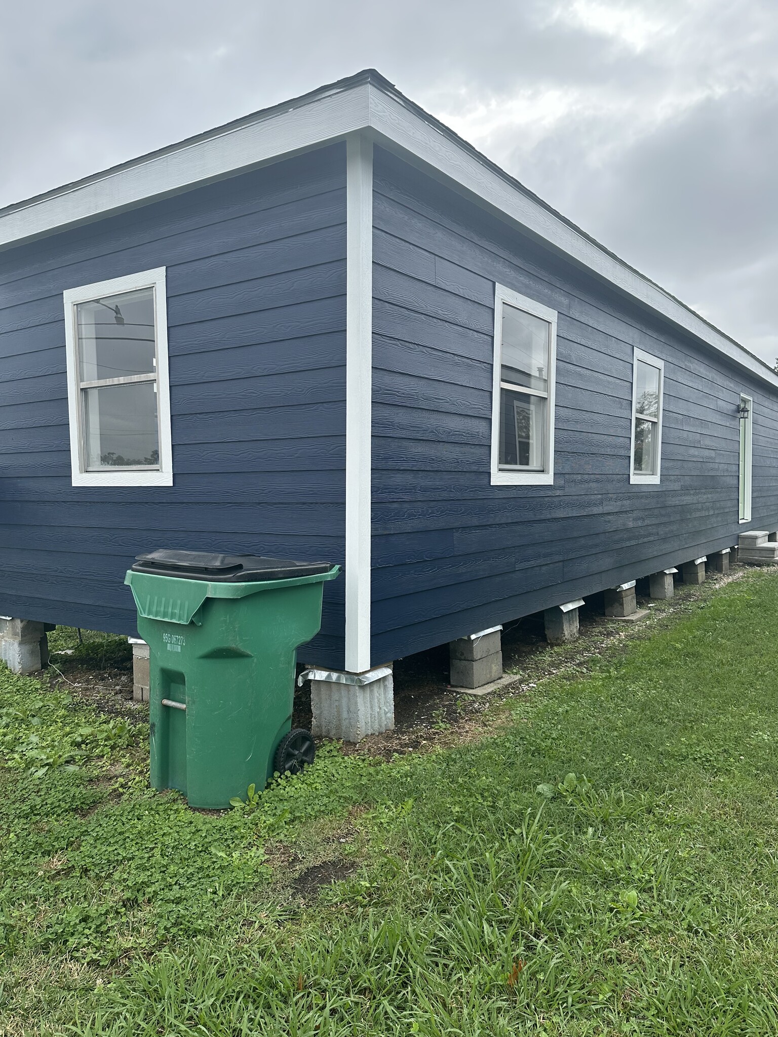 Building Photo - 1818 Brown Ave