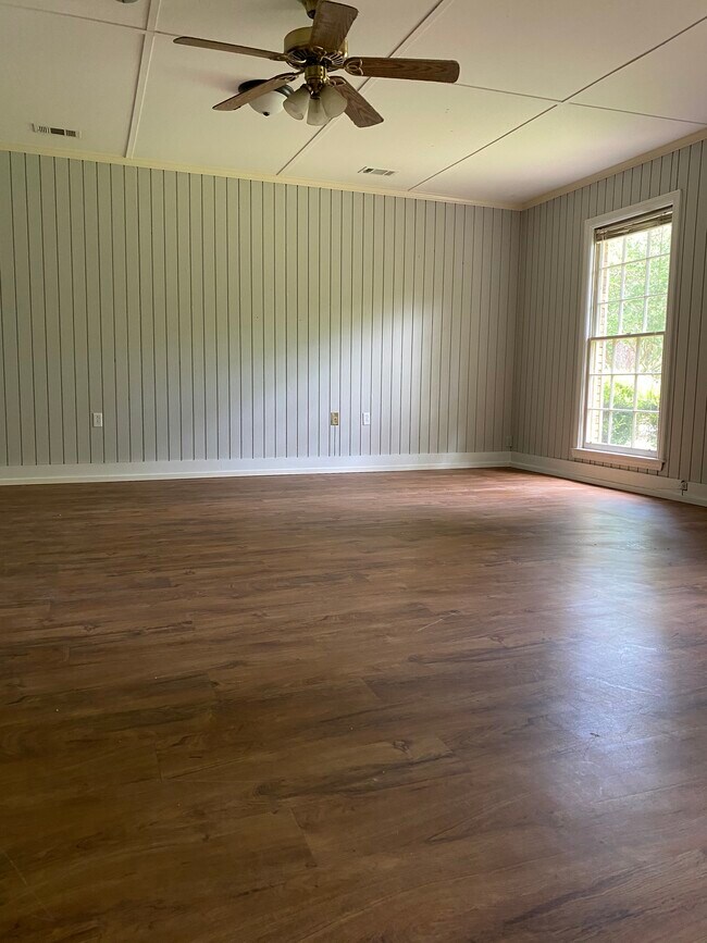 Building Photo - 114 Greenbriar Trail