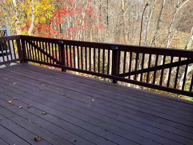 Building Photo - Beautiful 3BR 3.5BA 3 level townhome locat...