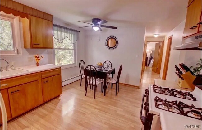 Building Photo - 128 Circle Ln