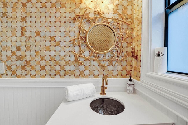 Building Photo - 614 Poinciana Dr