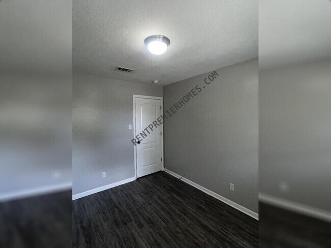 Building Photo - 405 Paula Dr