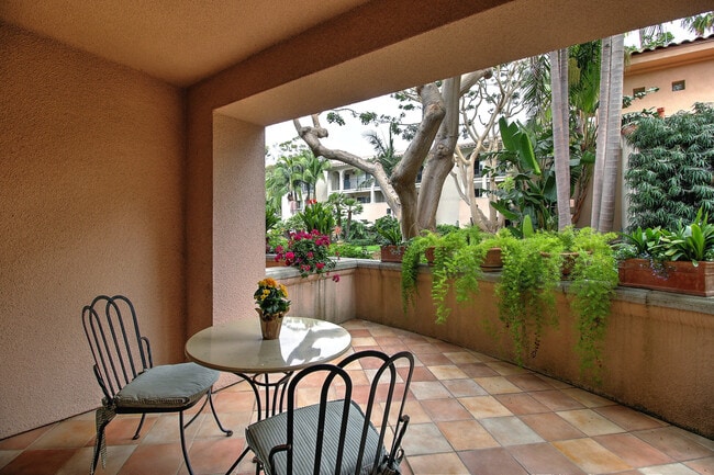 Building Photo - Stylish Dream Condo located across the street from East Beach! Santa Barbara:)