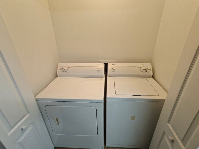 Building Photo - Spacious 2-Bed, 2.5-Bath Townhome with Gar...